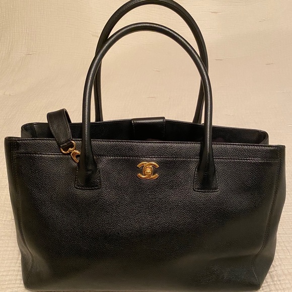 CHANEL Calfskin Serf Executive Shopper Tote Black - Picture 3 of 11